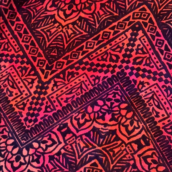 Patterned top - Picture 3 of 4